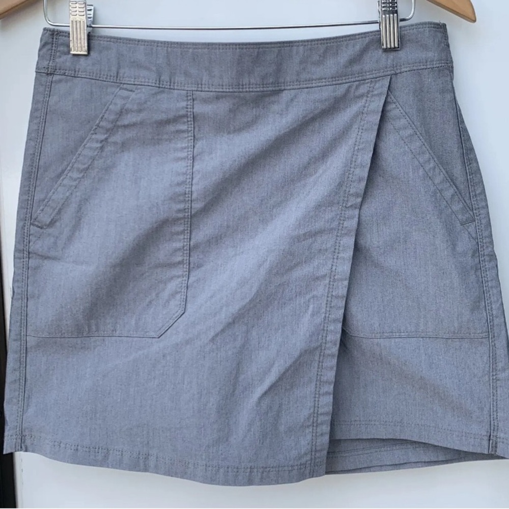 Columbia Wrap Skort size 8